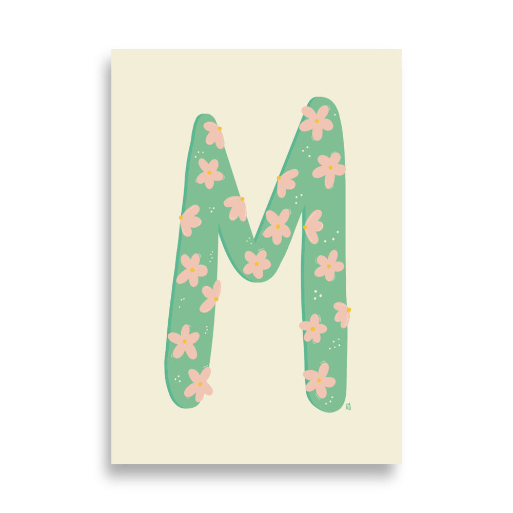 Product alt="Póster infantil letra M con flores en papel mate grueso – decoración divertida y original para habitación de niños"