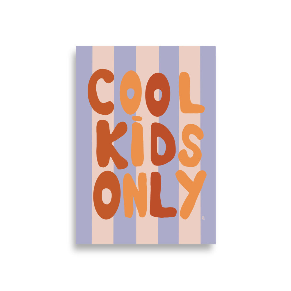 alt="Póster infantil Cool kids only en papel mate grueso – decoración divertida y original para habitación de niños"