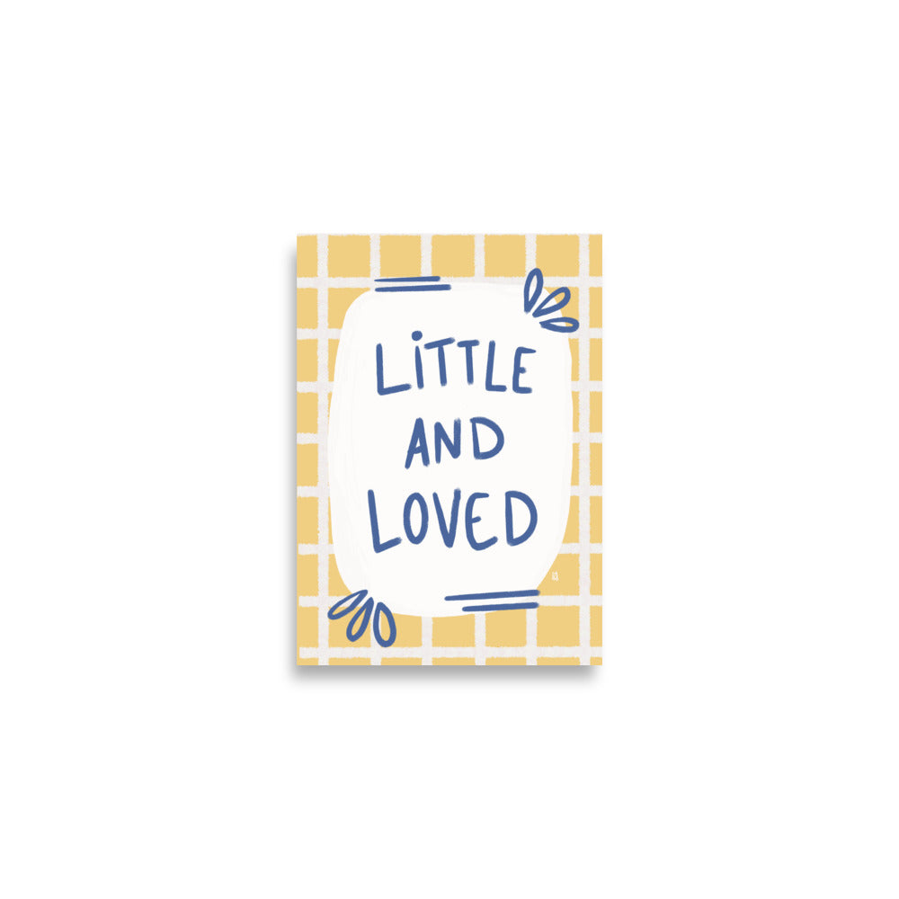 alt=Póster infantil Little and loved - Kago Studio