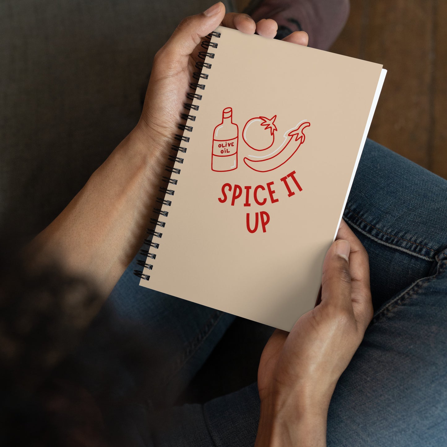 alt="Libreta Spice it up – cuaderno creativo de anillas con diseño floral, 100 páginas punteadas para embarazo, recetas o journaling"