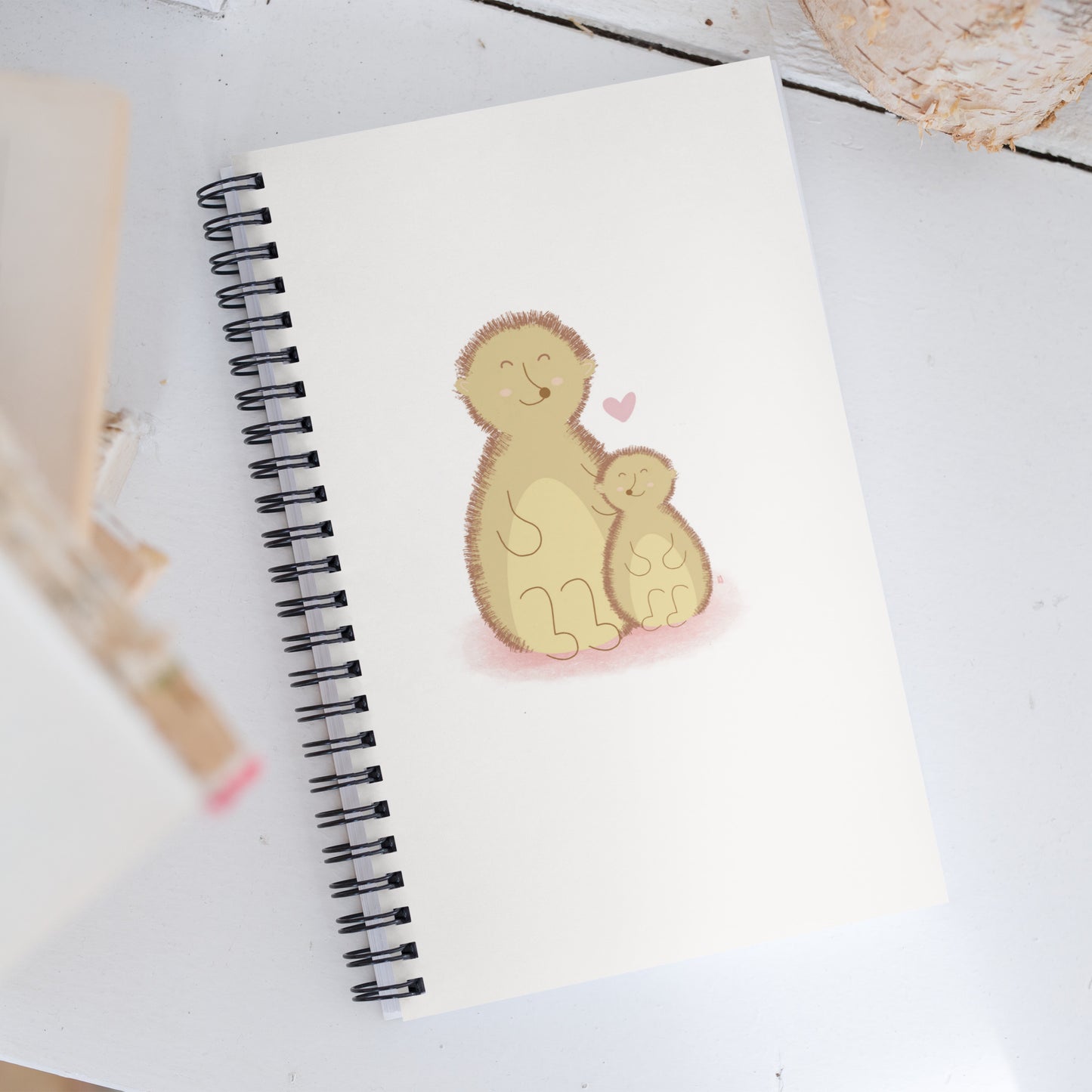alt="Libreta Mamá y peque – cuaderno creativo de anillas con diseño floral, 100 páginas punteadas para embarazo, recetas o journaling"