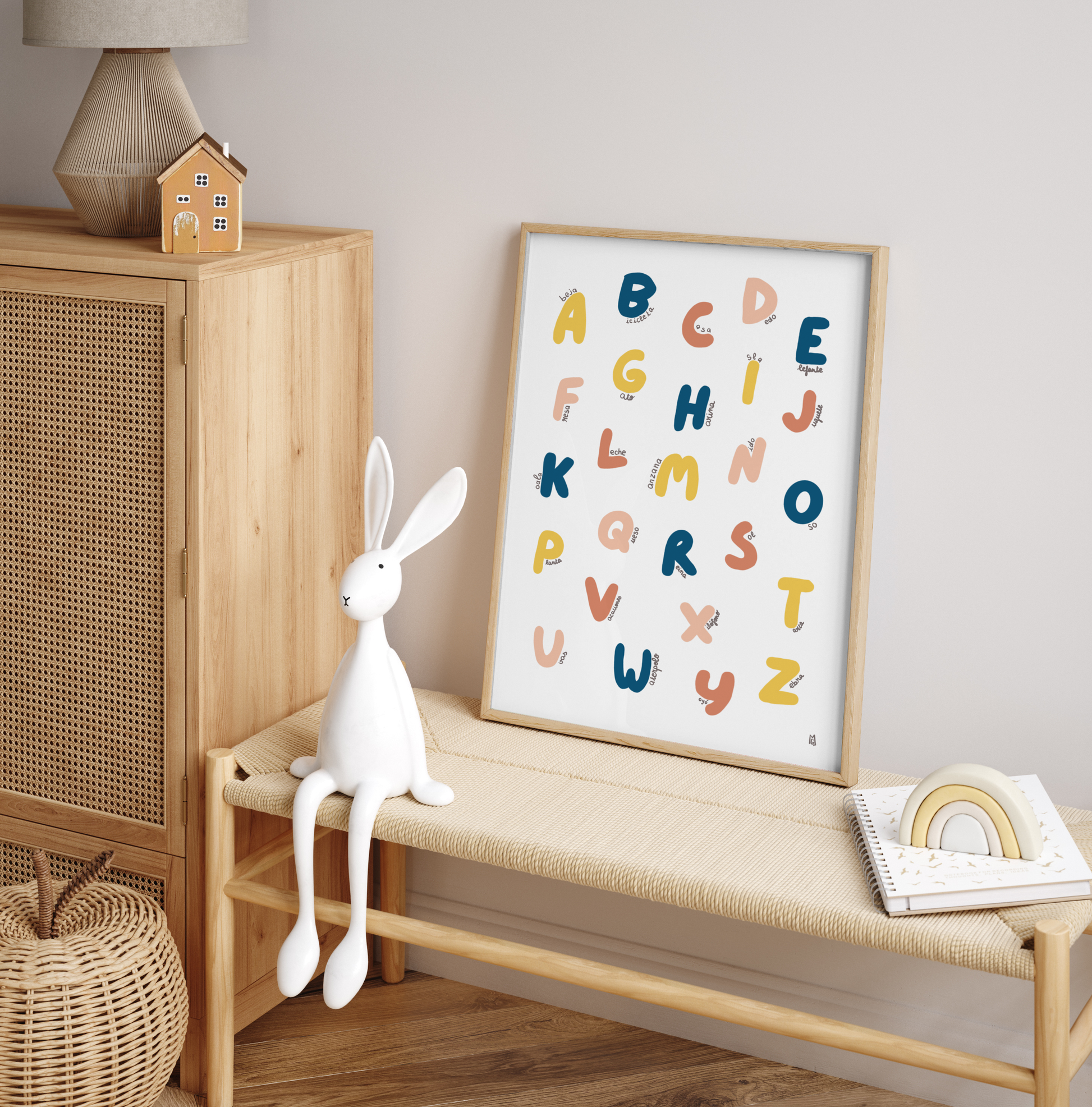 alt="Póster infantil Abecedario en papel mate grueso – decoración divertida y original para habitación de niños"