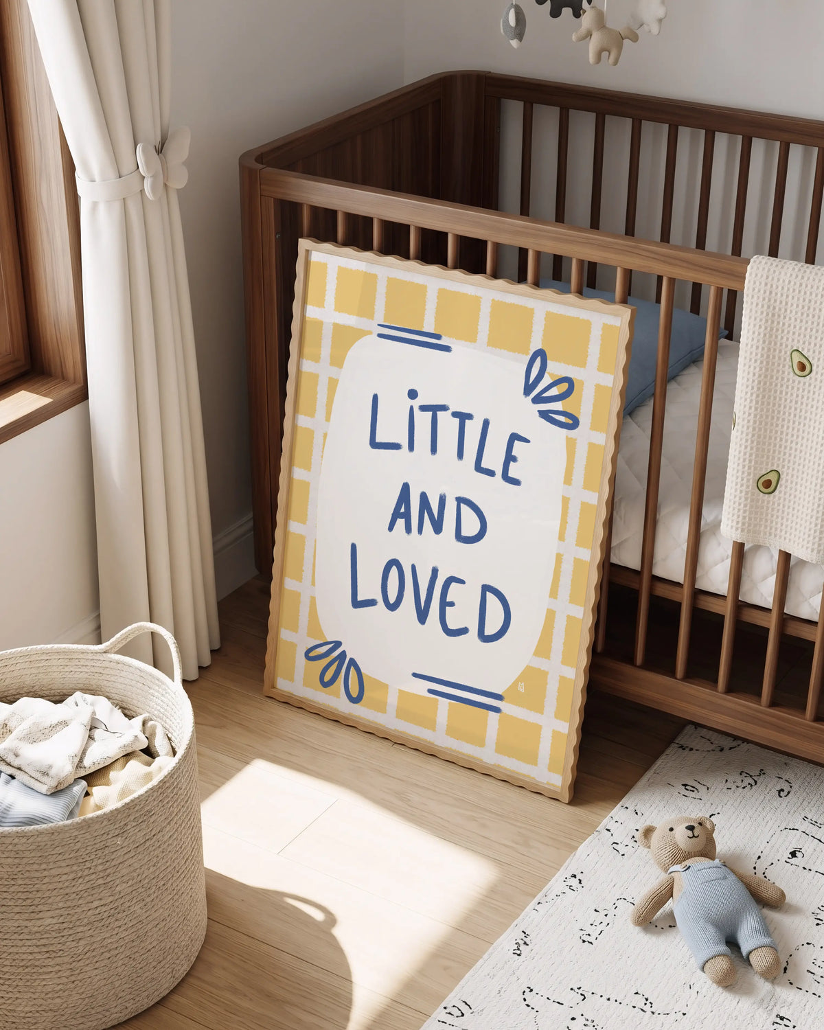 alt=affiche Little and loved jaune