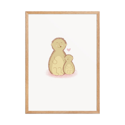 alt="Póster infantil Mamá y Peque con marco sobre papel mate grueso – decoración divertida y colorida