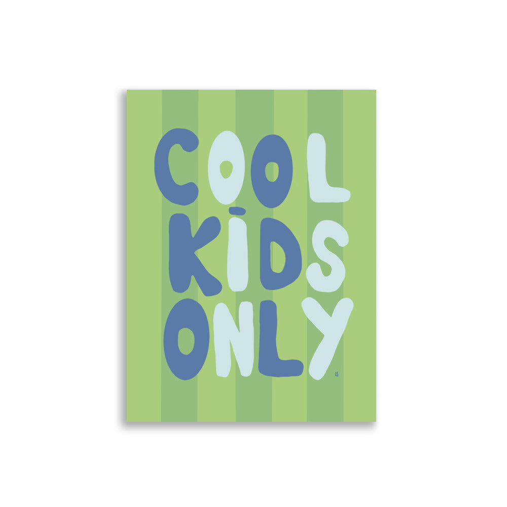 alt="Póster infantil Cool kids only en papel mate grueso – decoración divertida y original para habitación de niños"