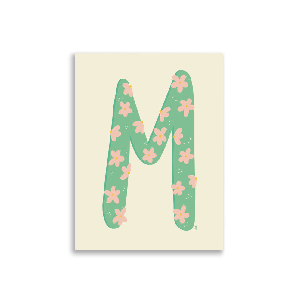 Product alt="Póster infantil letra M con flores en papel mate grueso – decoración divertida y original para habitación de niños"