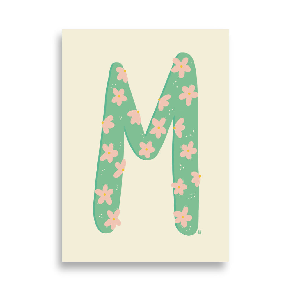 Product alt="Póster infantil letra M con flores en papel mate grueso – decoración divertida y original para habitación de niños"