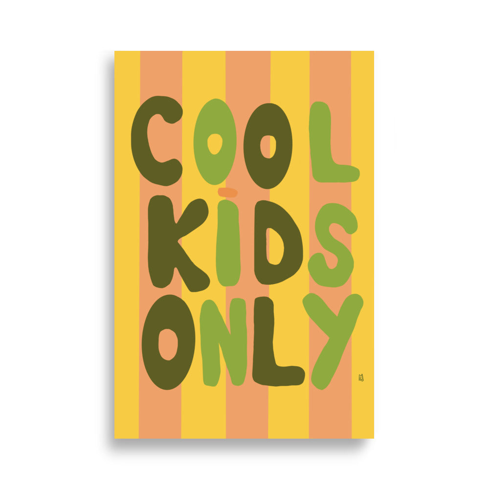 alt="Póster infantil Cool kids only en papel mate grueso – decoración divertida y original para habitación de niños"
