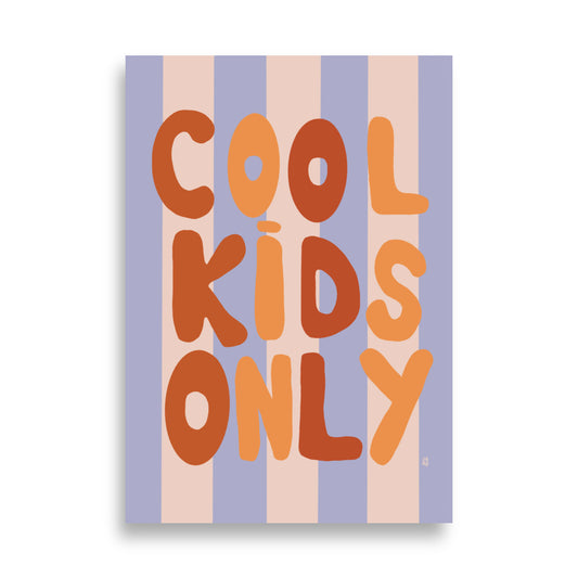 alt="Póster infantil Cool kids only en papel mate grueso – decoración divertida y original para habitación de niños"