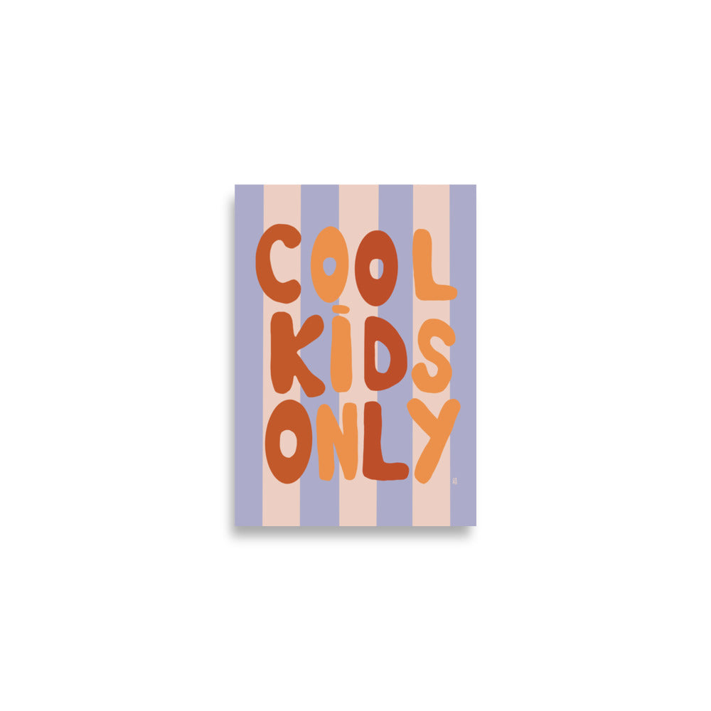 Póster decorativo “Cool Kids Only” (C) – Lámina divertida para habitación infantil - Kago Studio
