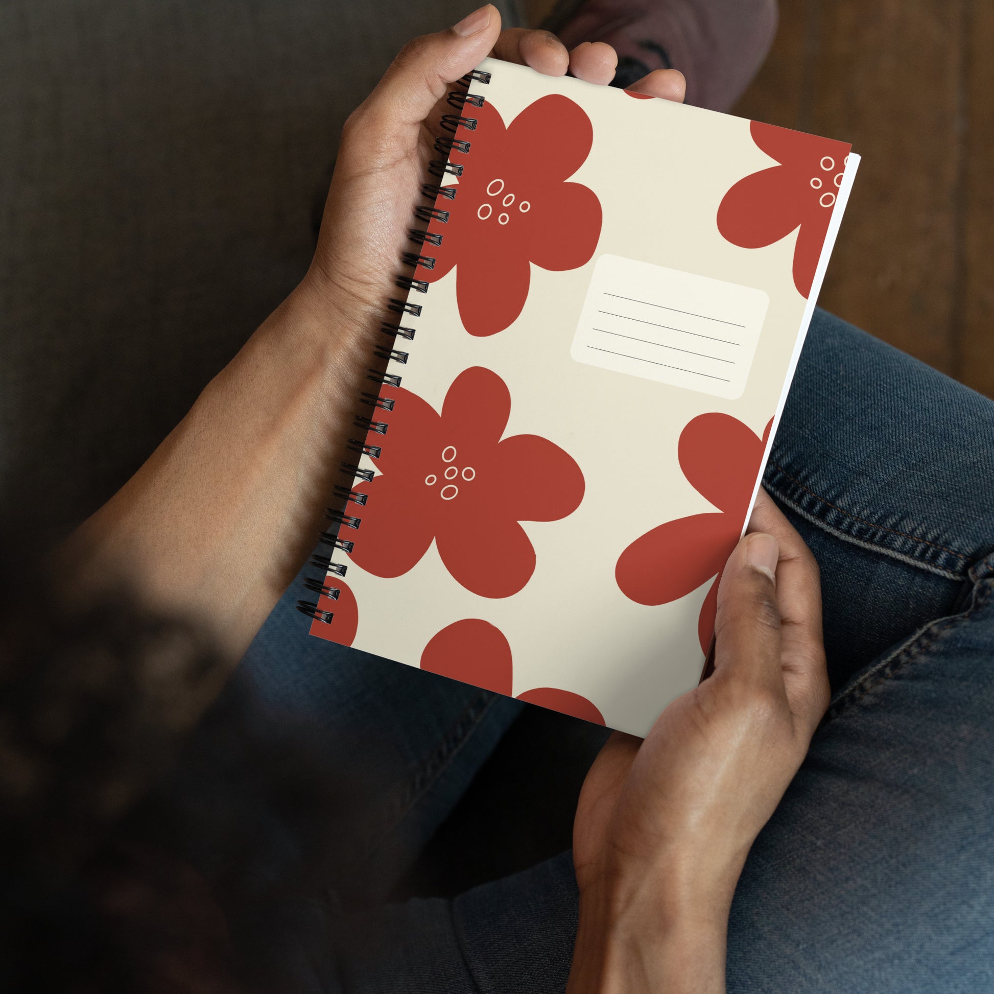 alt="Libreta con flores – cuaderno creativo de anillas con diseño floral, 100 páginas punteadas para embarazo, recetas o journaling"