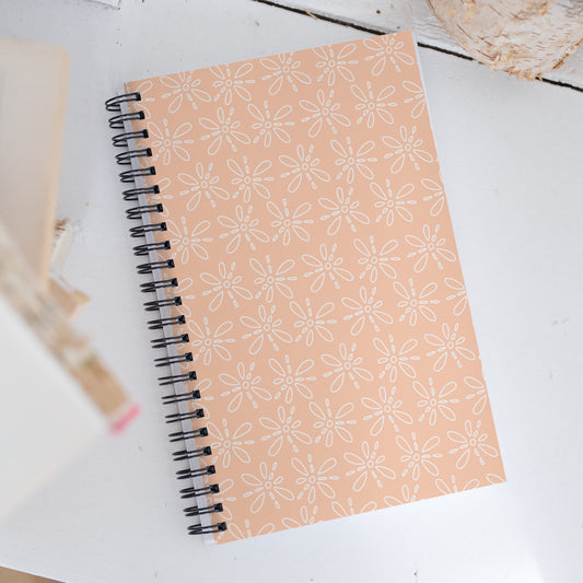 alt="Libreta Lola (A) – cuaderno creativo de anillas con diseño floral, 100 páginas punteadas para embarazo, recetas o journaling"
