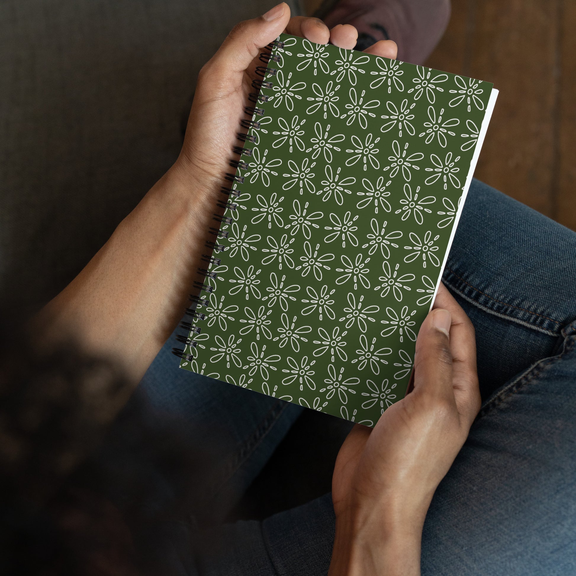alt="Libreta Lola (B) – cuaderno creativo de anillas con diseño floral, 100 páginas punteadas para embarazo, recetas o journaling"