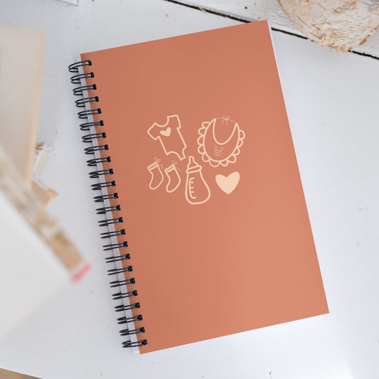 alt="Libreta Baby Love (B) – cuaderno creativo de anillas con diseño floral, 100 páginas punteadas para embarazo, recetas o journaling"